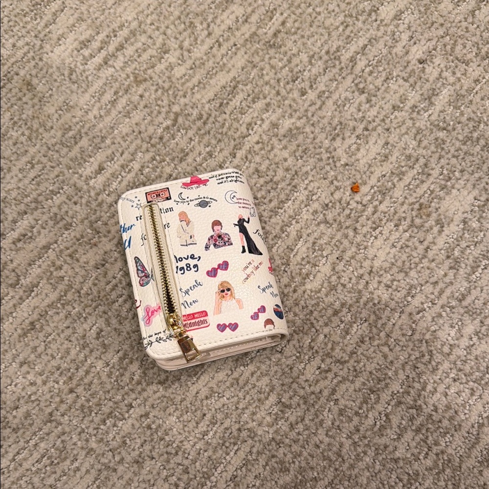 White Printed Zip Wallet